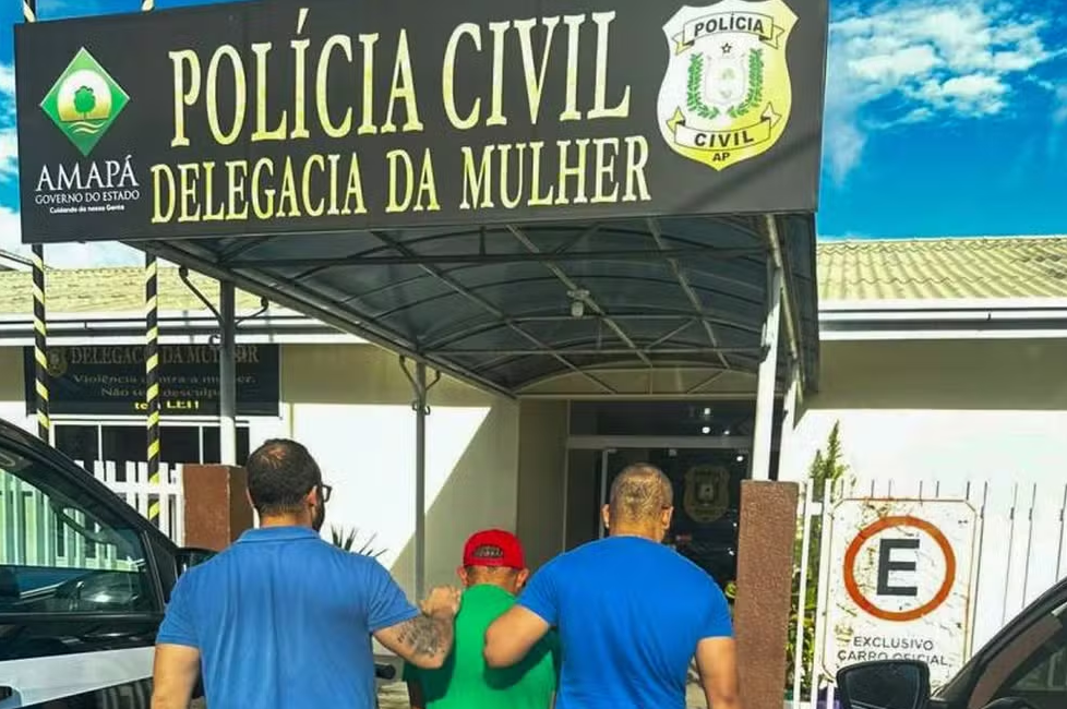 Homem preso durante a terceira fase da operação Intimus.  Foto: Ascom PC