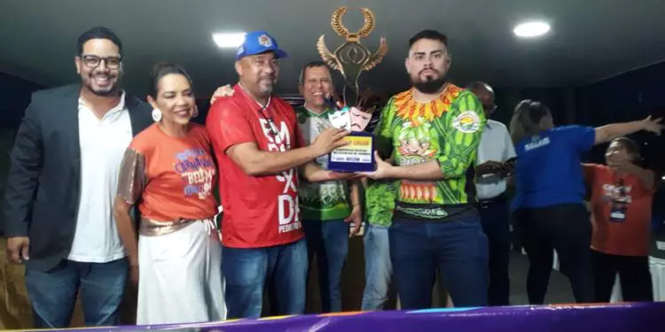 Império Pedreirense e Bole-Bole dividem troféu de Campeã do Carnaval 2024 de Belém. (Cláudio Pinheiro / O Liberal)