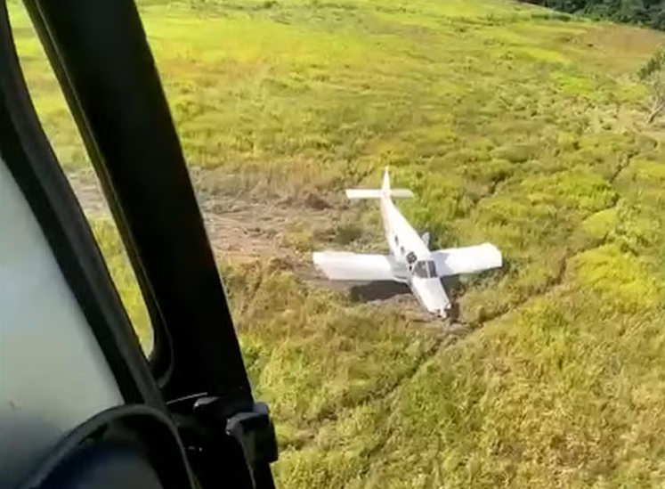 Aeronave que transportava equipe da Sesai precisou fazer pouco forçado em área rural no oeste do Pará  Foto: Graesp / Divulgação